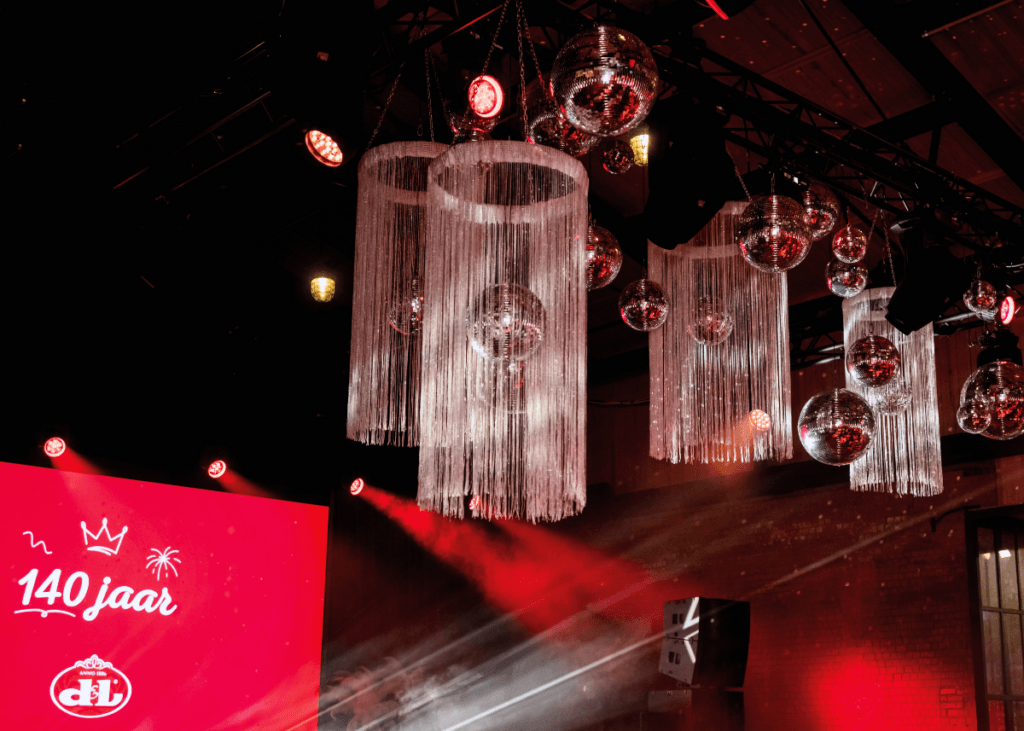 Discoballen met ledscherm op achtergrond